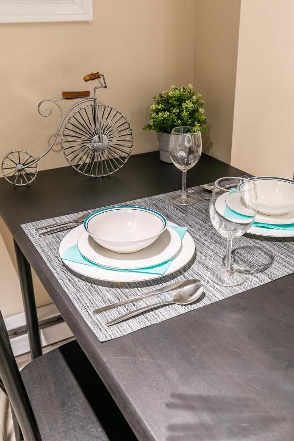 Newly Renovated - Cozy 1Br Apt With Netflix - Prime Location Toronto Exteriör bild